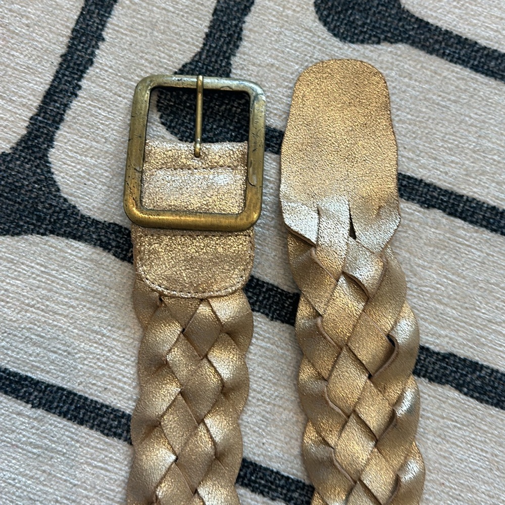 Leather rock leather crackle gold finish